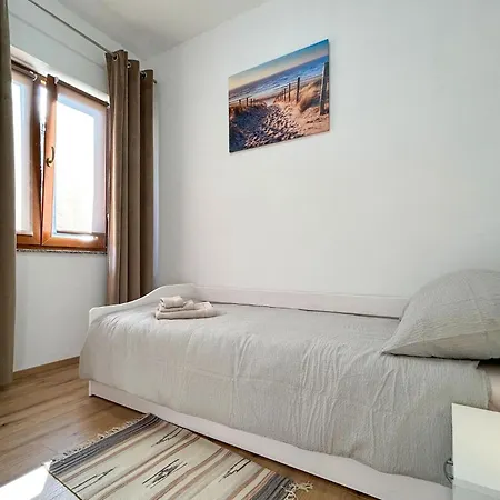 아파트 2 Bedroom Amazing In 파자나